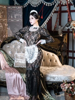 Người Mẫu Trong Trang Phục Ren Đen Dáng Đẹp