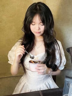 e gái damdang chỉ đòi xem cặc mới chịu ngủ