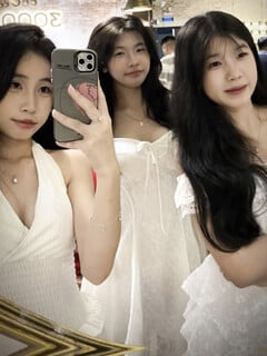 ba em này vú đều múp nha anh em soi rồi