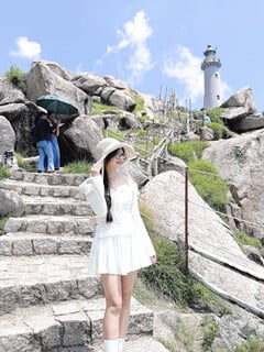 Lột đồ lượm nhặt trên face.Link:https://unlucid.ai/r/ph1b3za