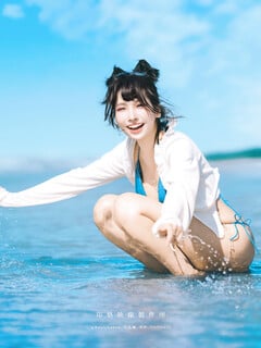 Album : Bikini - Nude  Tại Bãi Biển Của Người Mẫu Xinh