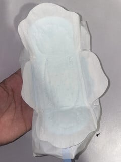 lần đầu dùng thử quần lót và băng vệ sinh của con gái