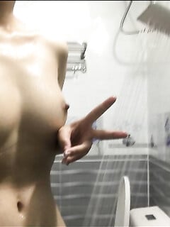 Em teen non mơn mởn thích khoe