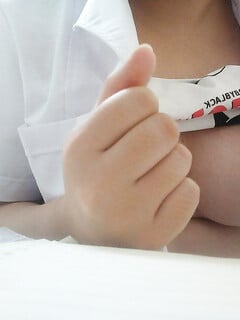 Em ấy dám vạch vú ra ngày trong lớp luom