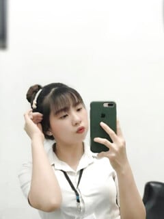 Em gái TGDD khoe ảnh