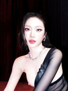 Em xinh mộng cam nude