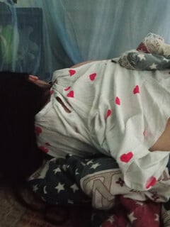 Chụp lén chị đang ngủ mời mọi người thưởng thức