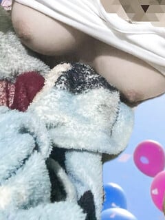 Cho mọi người xem vú tui này