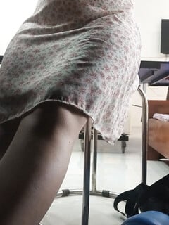 Dưới váy gia sư đùi múp của tôi