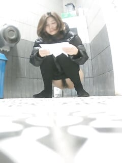 Chụp lén các lồn xinh đi đái