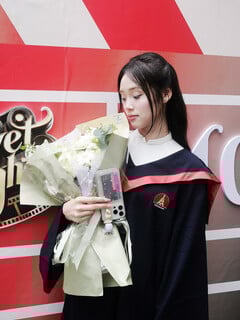 Em tiểu thư năm nhất