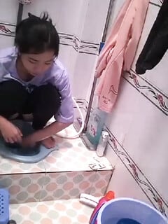 Quay lén bạn của chị tắm mới hôm qua tới chơi