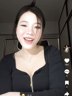 Có anh có clip em này ko, em tên Yến Khoa, có 1 clip chick