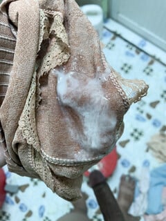 Bắn ngập tinh trùng lên quần lót của cô giáo