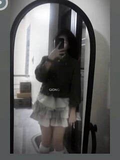 Muốn địt con bn cùng bàn quá, hôm trc thấy nó chảy nc ra ghế