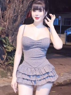 Gâi xinh lột đồ