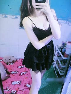 Có con bạn thân thế này,ai lột đồ giúp với