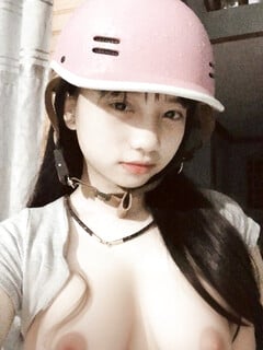Lột đồ con đĩ dâm loli 2009