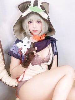 Em gái cosplay loli