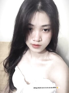 Đến nhà cô em họ soi đít và vếu của ẻm