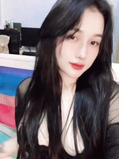 Em ấy Thích khoe núm vú