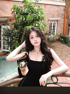 Gái xinh show vú với lồn