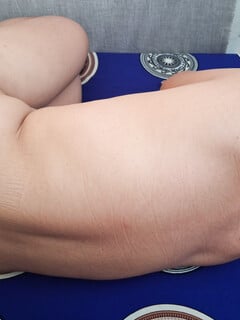 E gái khỏa thân khi ngủ