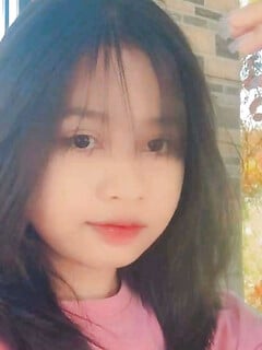 Em gái dâm khoe lồn với trai