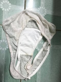 Thích bú liếm quần lót