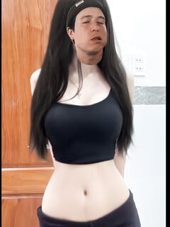 Tiktoker show vú bướm