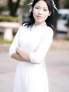 Áo dài hở ngực của Hà Mi love 10