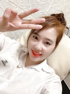 Em gái 1 con bán album