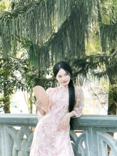 Cho con bạn thân của mình lên chơi