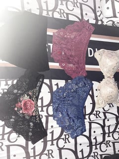 Quần lót của cô