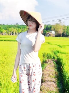 Lột đồ em Vũ Khánh Ngọc vay tiền không trả