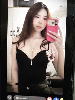 Bắn tinh lên ảnh 2 con đĩ