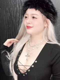 Idol nào đây bận đồ sex quá Anh em chịu nổi không nào