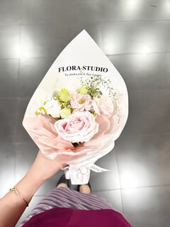 Tiếp viên hàng không gặp nhau một chuyến bay