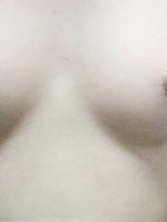 Em ny chưa mọc lông