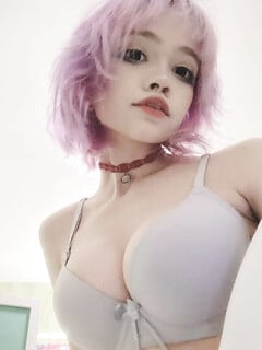 Gái teen 18 tuổi mình dây núm vú hồng xinh xắn