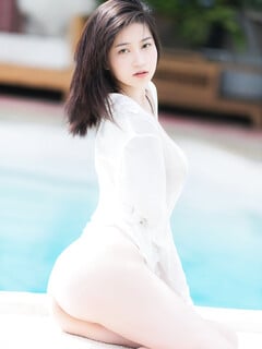 Chụp ảnh nude với bể bới cực đẹp