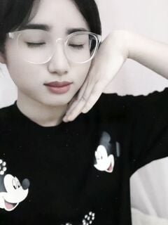 Em gái áo đen xinh xắn