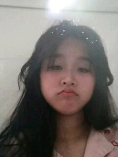 bướm hồng của em học sinh mới lớn