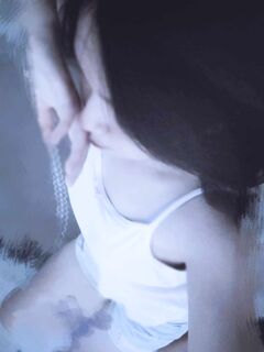 Love8 thích khoe thân lồn trinh chưa mọc lông