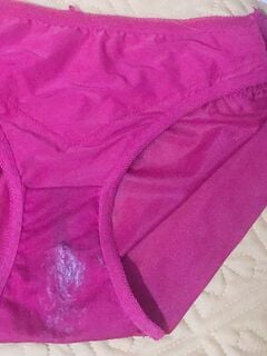 Quần lót dính nước lồn