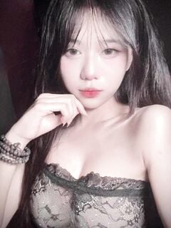 Xem ngực inbox bé<3