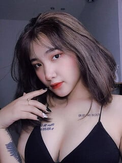 Em gái xăm trổ show hàng, đky kênh ib tui cho xem cơ thể nhó