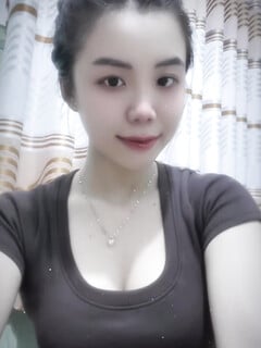 Nhờ ae lột đồ bé này dùm tui với ????